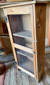 lot 392 image: Petite Vintage Wooden Cabinet