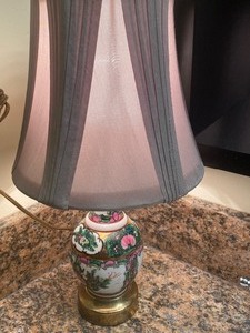 lot 326 image: Petite Vintage Table Lamp