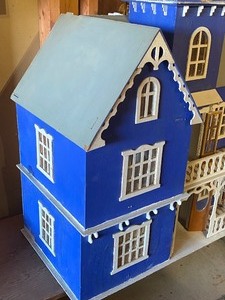 lot 401 image: Vintage Dollhouse for Repair or Repurpose