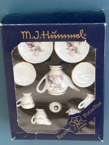 lot 412 image: Miniature M.J. Hummel Tea Set in Box