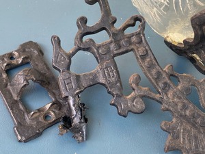 lot 414 image: Vintage Oil Lamp with Wall Bracket