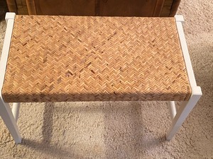lot 431 image: Light Weight Decorative Bench