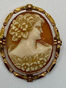 lot 223 image: 10K Cameo
