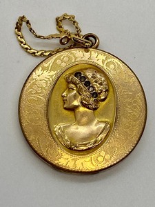 lot 447 image: 1904 W & H Figural Lady Gold Filled Locket