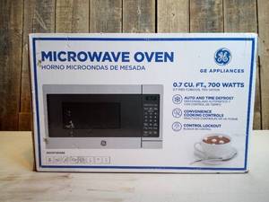 GE - 0.7 Cu. Ft. Compact Microwave - Stainless steel