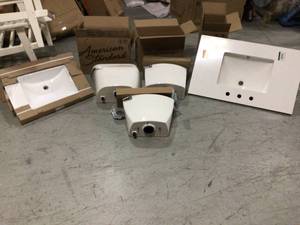lot 28 image: Lot of Assorted Bathroom items Various Models and Conditions See Pictures