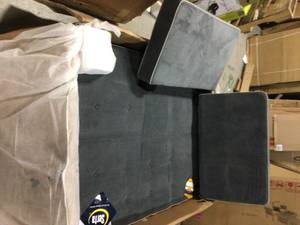 lot 47 image: Augustus 38 in. Gray Linen 2-Seater Queen Sleeper Convertible Sofa Bed with Square Arms by Serta