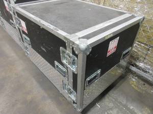 lot 4 image: Large Ultra Star Case from Star Case MFG with Wheels 40 x 26 x 30