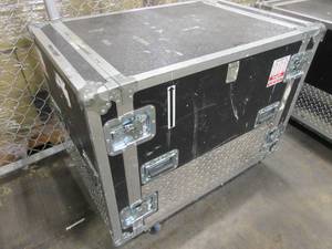lot 5 image: Large Ultra Star Case from Star Case MFG with Wheels 40 x 26 x 33