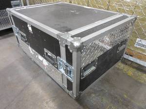 lot 7 image: Large Ultra Star Case from Star Case MFG with Wheels 40 x 26 x 23