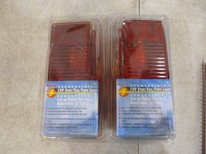 lot 42 image: 2 Blazer Submersible 12V StopTailTurn Lights