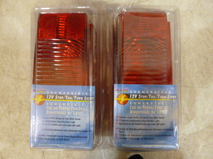 lot 43 image: 2 Blazer Submersible 12V StopTailTurn Lights