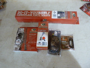 lot 104 image: Mossy Oak Hunting Accessories
