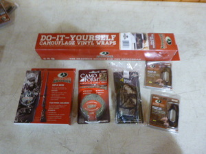 lot 105 image: Mossy Oak Hunting Accessories