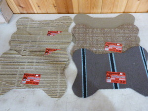 lot 179 image: 6 Pampered Pooch Food and Water Bowl Mats