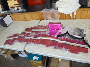 lot 199 image: 13 Packs of Money Gift Boxes