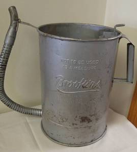 lot 73 image: Vintage Brookins Flex Spout (1 Gallon) Tin Oil Can