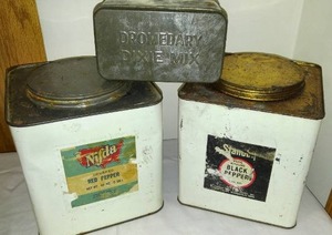 lot 76 image: Vintage Tin Cans (3)