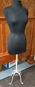 lot 91 image: Female Mannequin Torso on Metal display stand with boas.