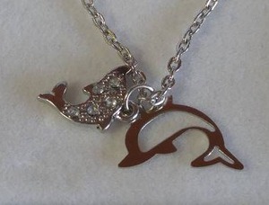 lot 141 image: Dolphin Fashion Necklace (20 Ct.)