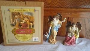 lot 164 image: Grandeur Noel Nativity Angels.