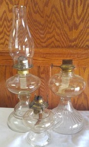 lot 171 image: Vintage oil lamps. (3)
