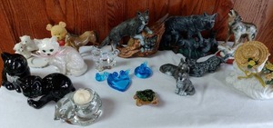 lot 184 image: Misc. Tchotchkes Wolves, Cats and more.
