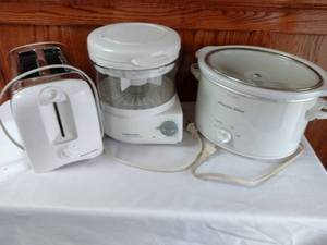 lot 185 image: Steamer, Toaster, Crock Pot.