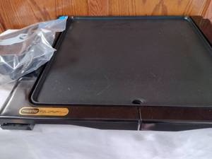 lot 186 image: Presto Fold away Griddle.