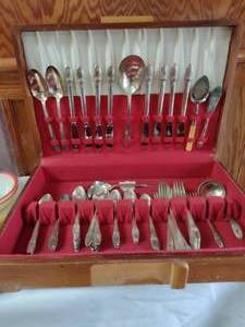 lot 187 image: Vintage Flatware in Box and more.