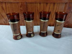 lot 188 image: Vintage Siestaware Amber Tumblers with Walnut Jacket. (4)