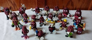 lot 198 image: California Raisins.