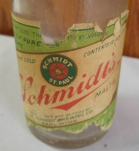 lot 288 image: Vintage Schmidts Malta Bottle.