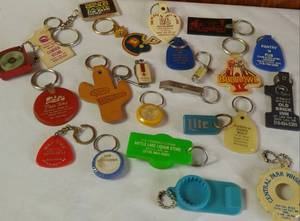 lot 299 image: Vintage Tobacco and Alcohol related Key Chains.