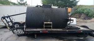 lot 6 image: 1500 Gallon Agitated Sealcoat Tank with Flatbed