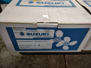 lot 30 image: Suzuki Aluminum Propeller, 3x13.25x...