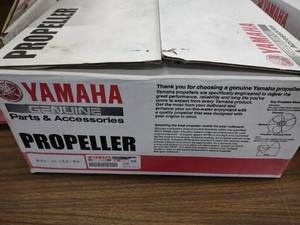 lot 52 image: Yamaha Aluminum Propeller, 3x13.25x...