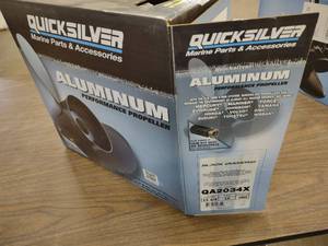 lot 72 image: Quick Silver Aluminum Propeller, 3x...