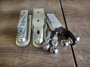 lot 136 image: 2 Hitches, Receiver, & Balls...