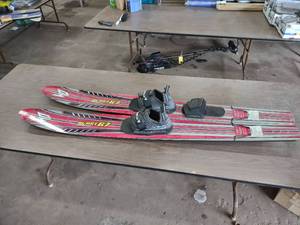 lot 191 image: Blast 67 Water Skis...