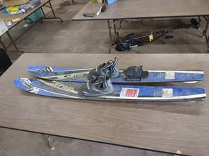 lot 192 image: Blast 59 Water Skis...
