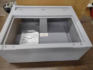 lot 220 image: Wise Pontoon Boat Seat Base...