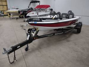 lot 7 image: 2008 Stratos 17 Bass Boat