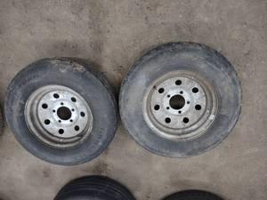 lot 285 image: (2) Rims with Tires, ST18580D13...