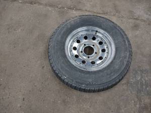 lot 295 image: Rim with Tire, ST18580D13...