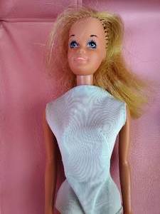 lot 3 image: White Fashion Doll Wardrobe  with Four Mattel Barbie Dolls