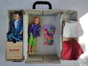 lot 14 image: Yellow Skipper Barbies Little Sister Carrying Case with Two Mattel Dolls