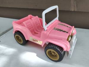 lot 26 image: Vintage Barbie Jeep