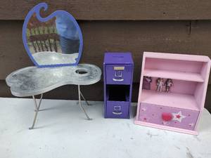 lot 48 image: Doll Furniture