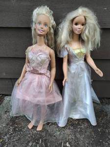 lot 50 image: Two Life Size Barbie Dolls